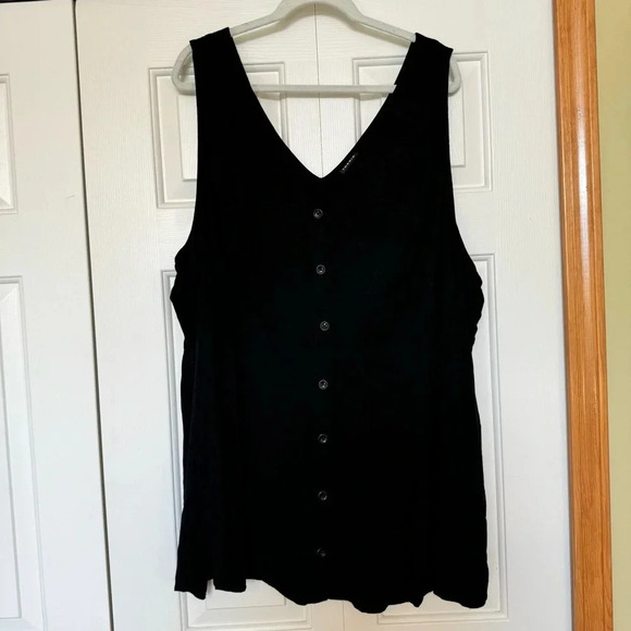 Torrid Black Sleeveless Brocade Button Up Flowy Top - Picture 2 of 7